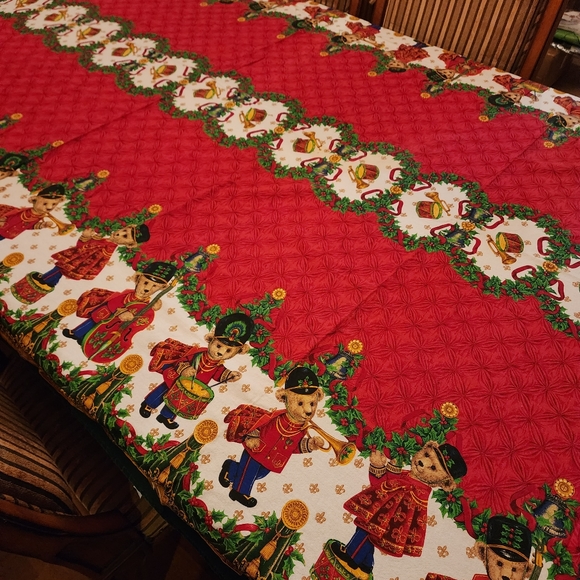 Wilton Court Christmas Holiday Tablecloth Marching Band Instrument Bears Soldier - Picture 6 of 11